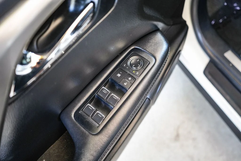 Used 2017 White Lexus 350 image 19