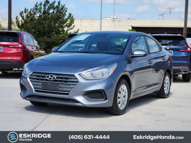 Used 2019 Gray Hyundai SE image 3