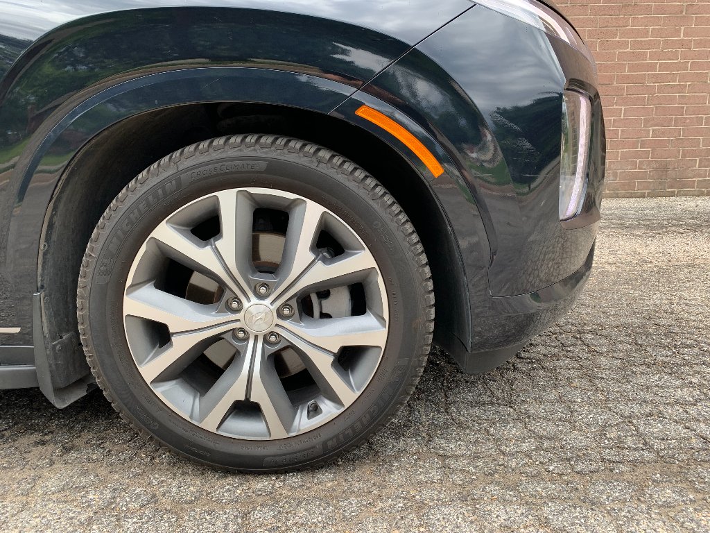Certified Used 2022 Moonlight Cloud Hyundai Limited image 9