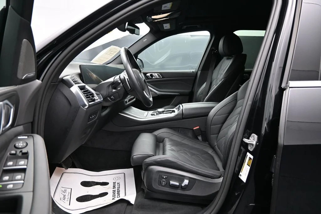 Used 2026 Black BMW sDrive40i image 9