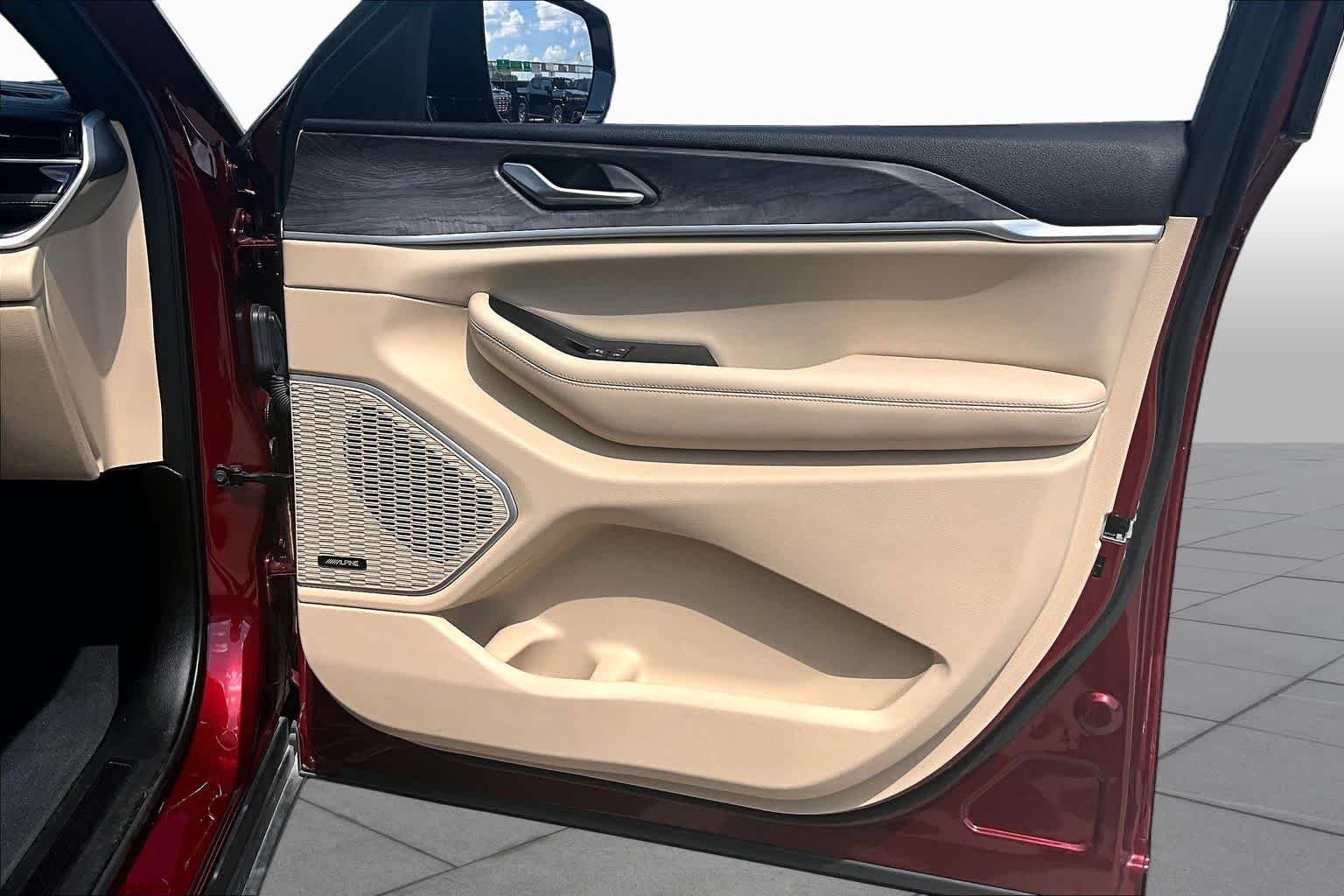 Used 2022 Velvet Red Pearlcoat Jeep  image 23