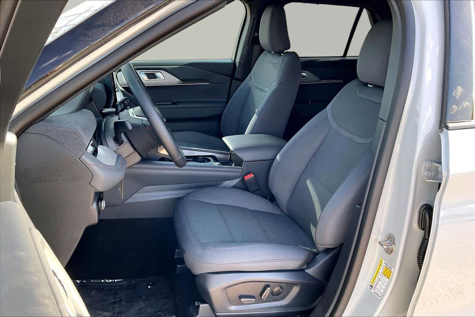 New 2027 Avalanche Gray Ford Active image 9