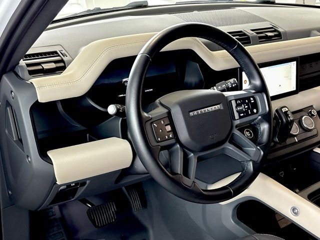 Used 2024 White Land Rover X-Dynamic SE image 23