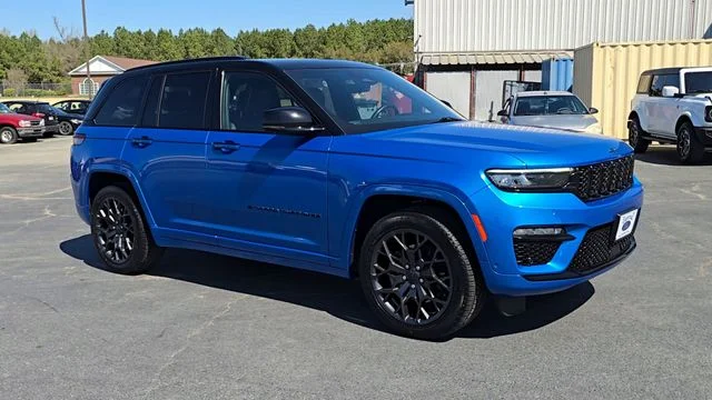 Used 2023 Blue Jeep Summit Reserve 4xe image 9