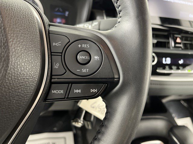 Certified Used 2022 Pearl Toyota SE image 16
