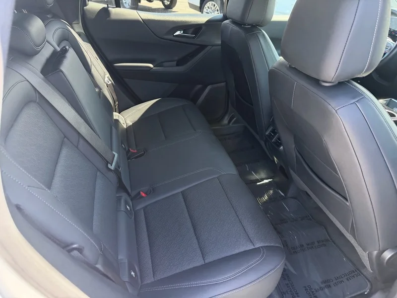 Used 2025 Summit White Chevrolet LT image 20