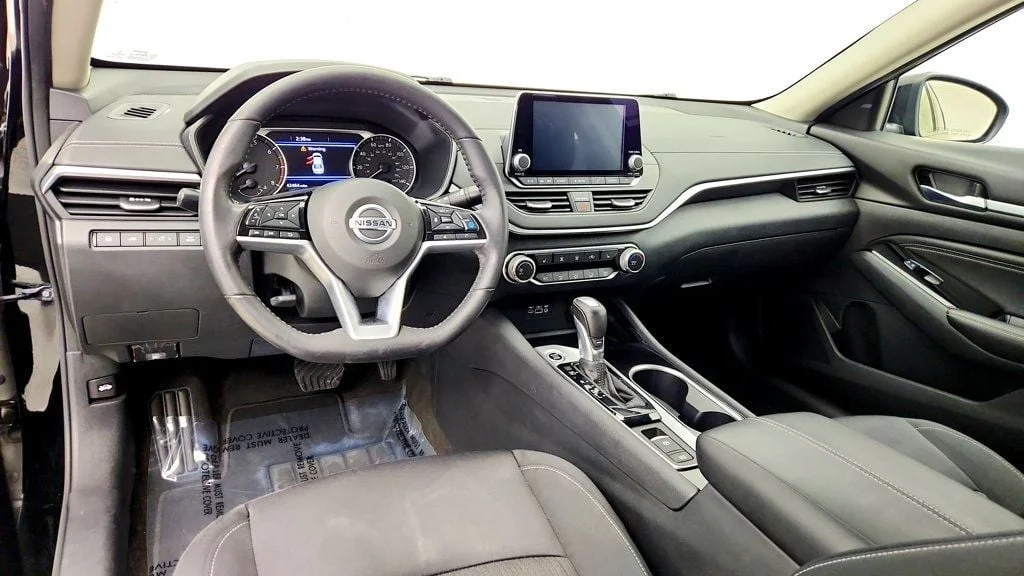 Used 2022 Super Black Nissan 2.5 SV Sedan image 13