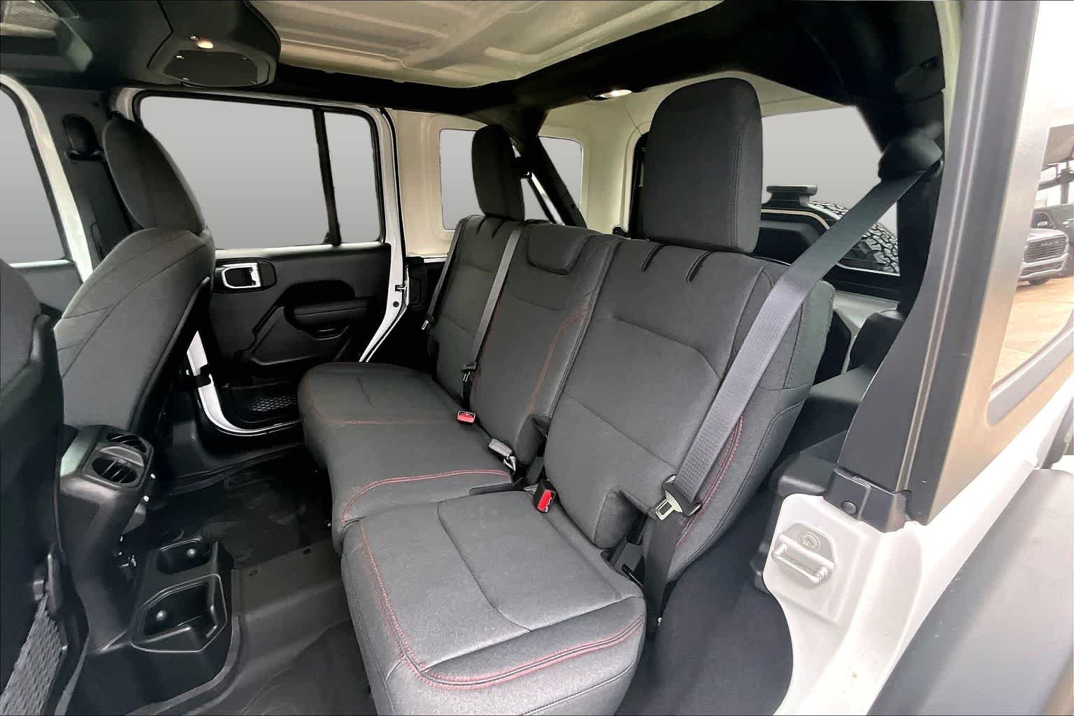 New 2026 Bright White Clear-Coat Exterior Paint Jeep Rubicon image 22