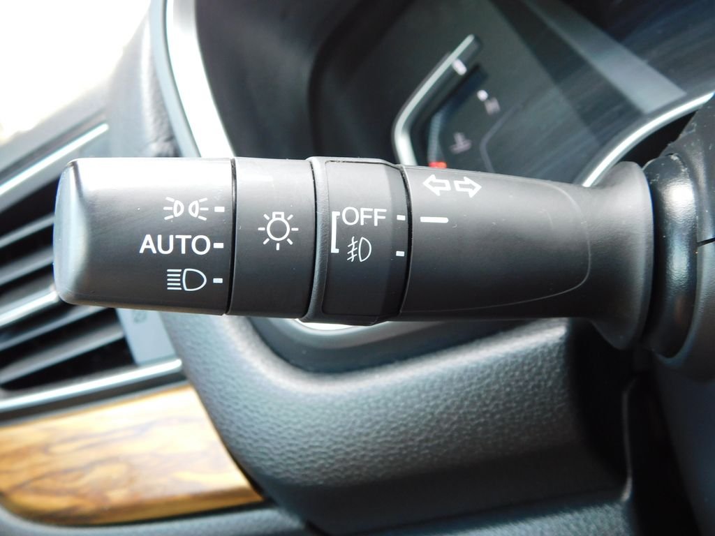 Used 2022 Silver Honda EX image 31