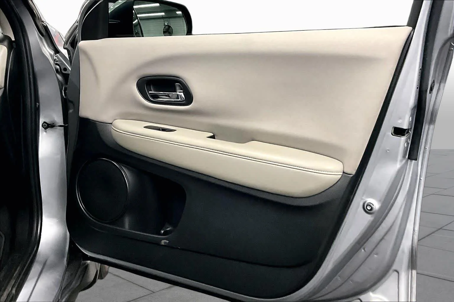 Used 2017 Lunar Silver Metallic Honda LX image 22