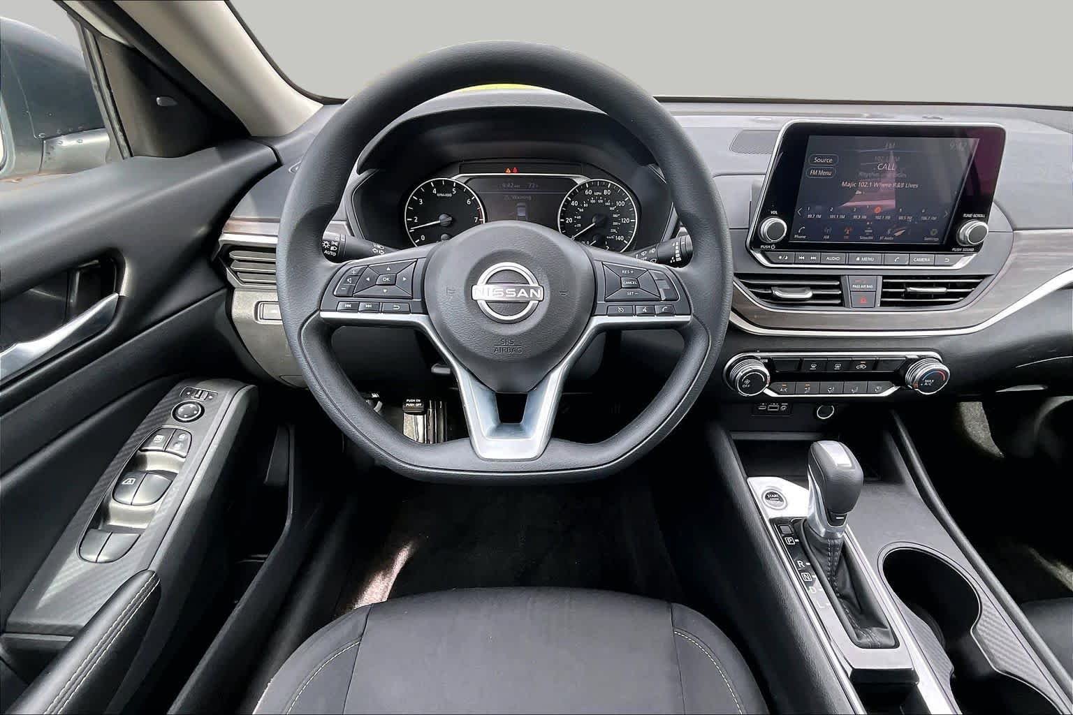 Used 2025 Glacier White Nissan SV image 6