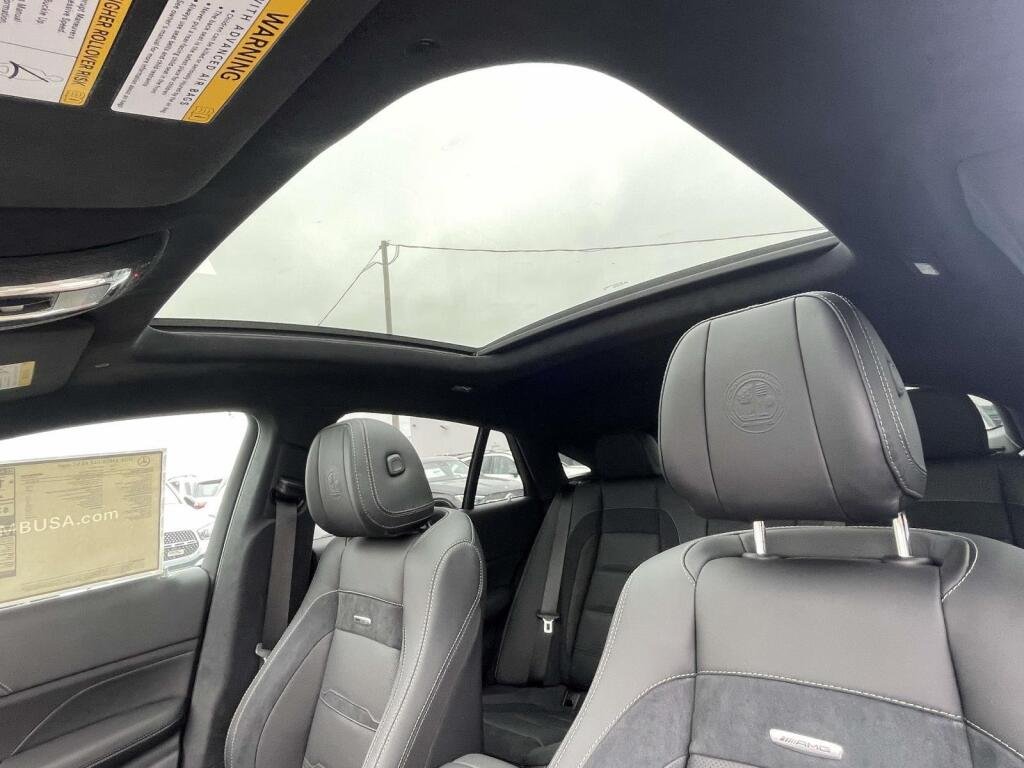 New 2026 MANUFAKTUR Moonlight White Metallic Mercedes-Benz AMG® GLE 63 S image 5