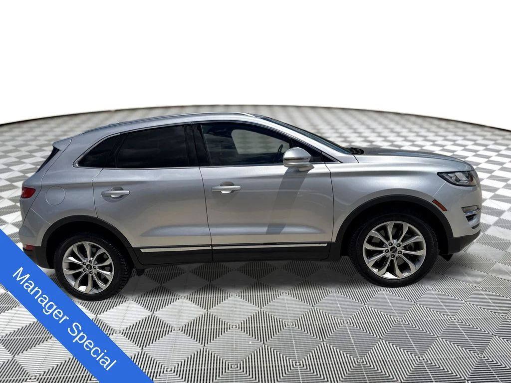Used 2019 Silver Lincoln Select image 7