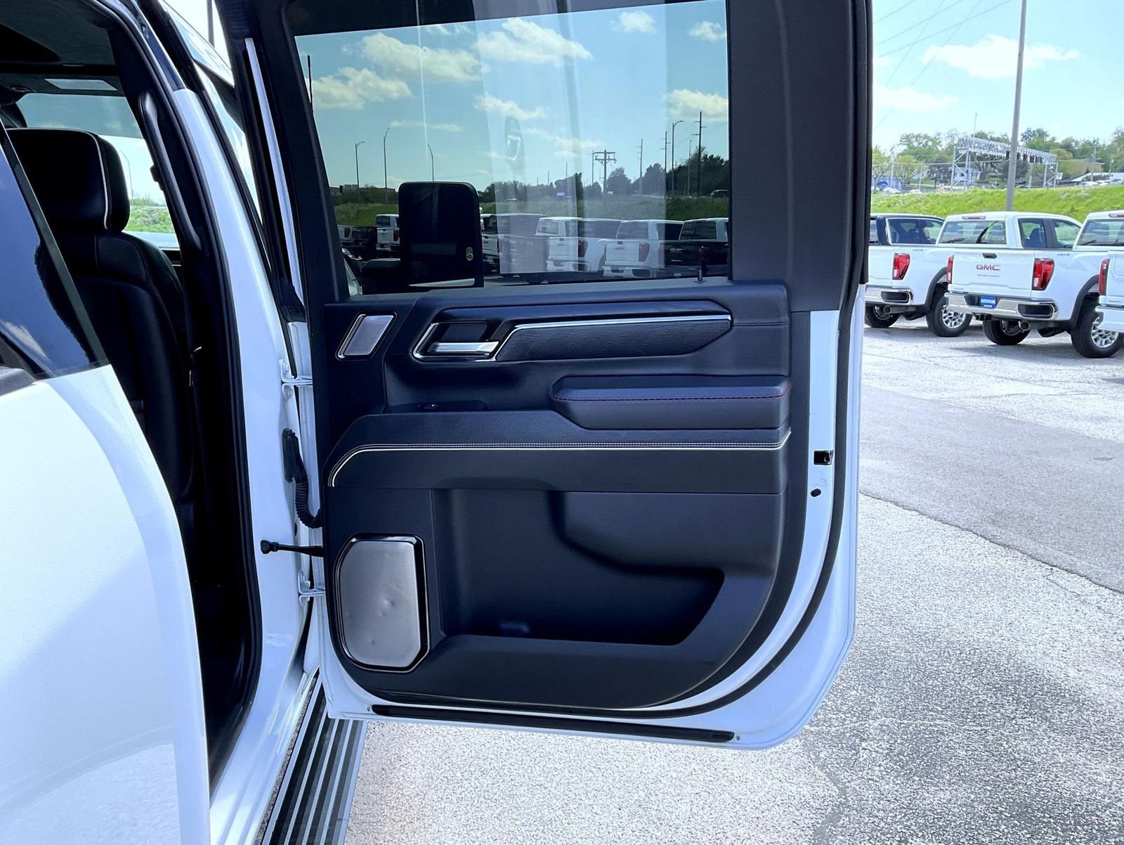 Used 2024 White GMC AT4X image 17