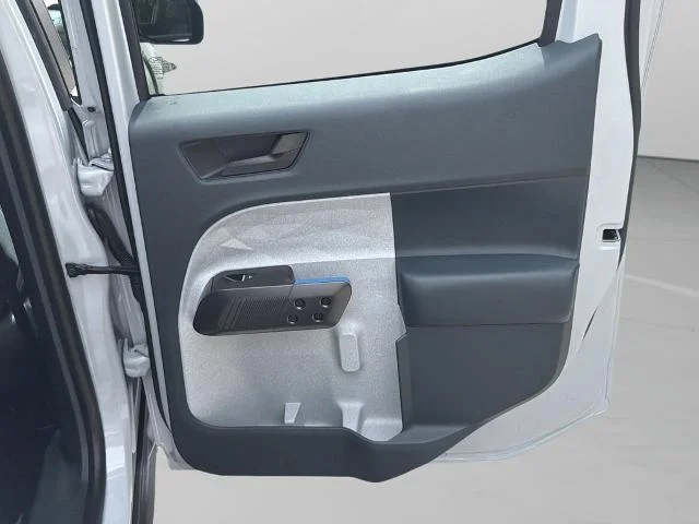 New 2026 Space White Metallic Ford XLT image 25