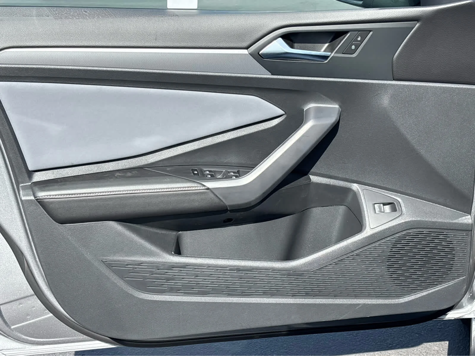 New 2026 PYRITE SILVER Volkswagen SE image 8