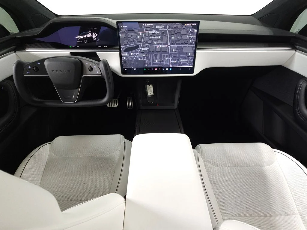 Used 2023  Tesla Plaid image 15
