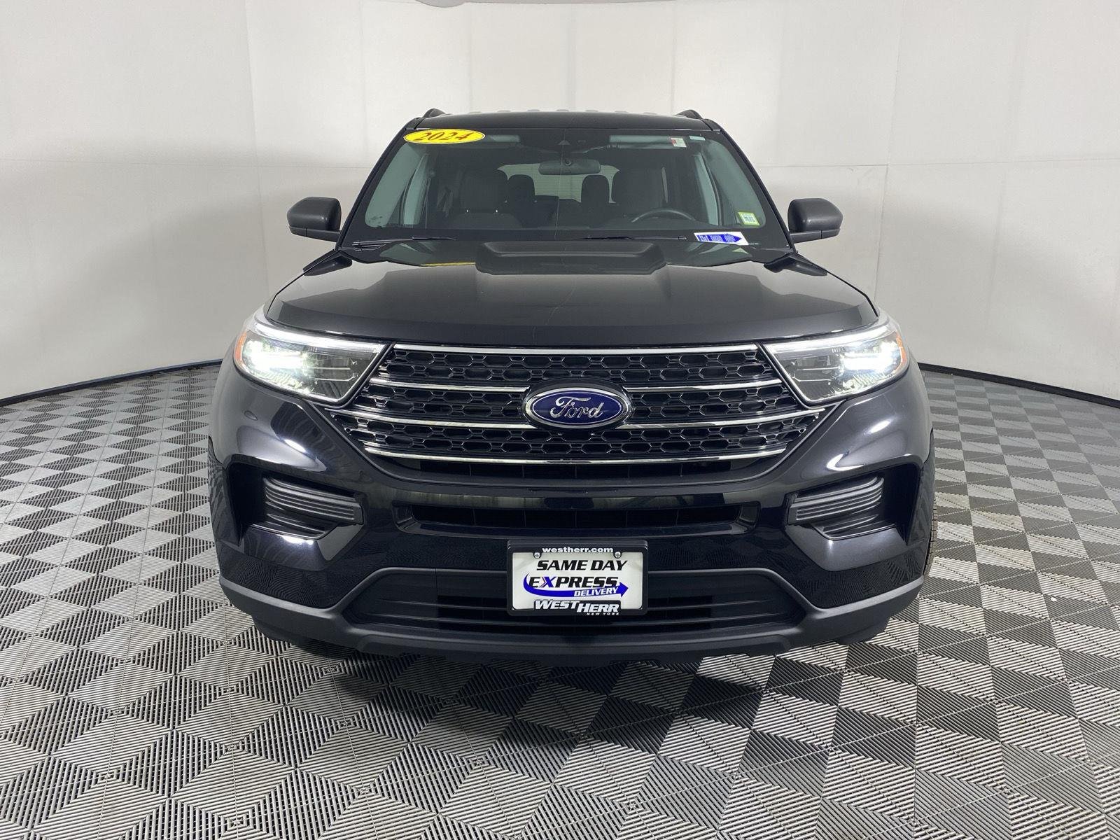 Used 2024 Agate Black Ford XLT image 2