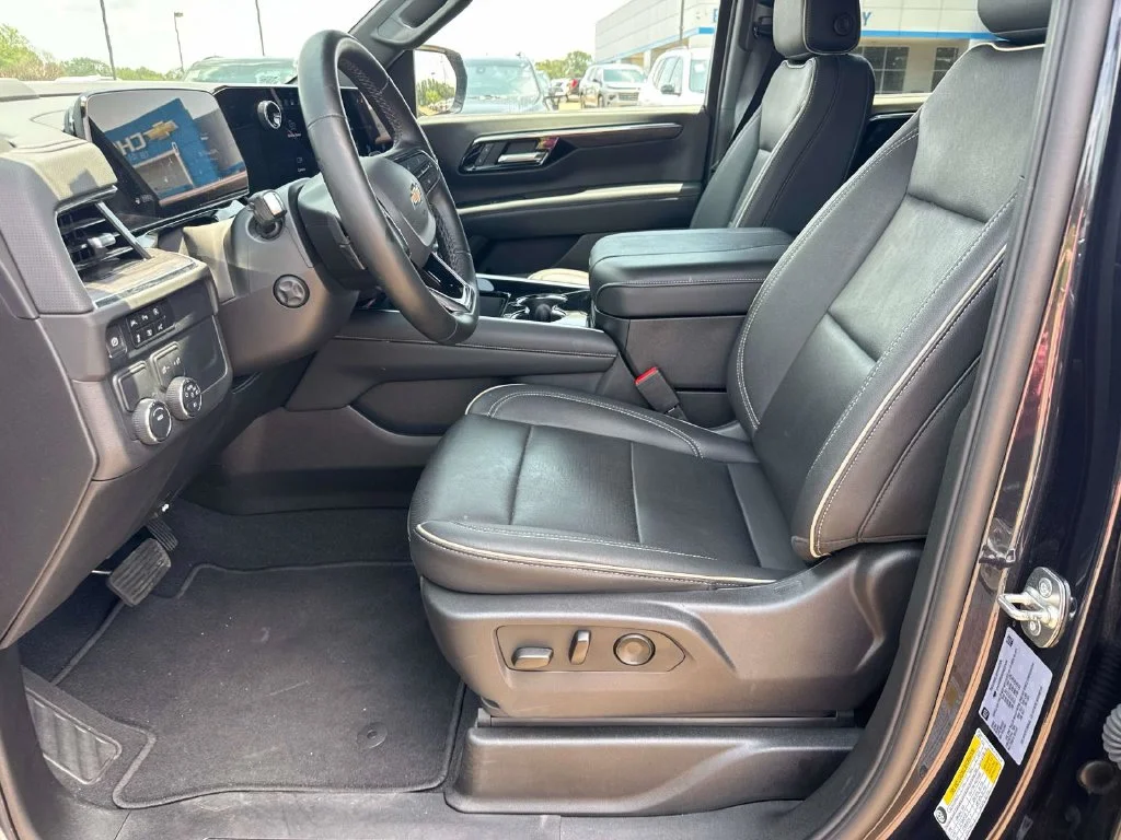 Used 2025 Gray Chevrolet Premier image 28