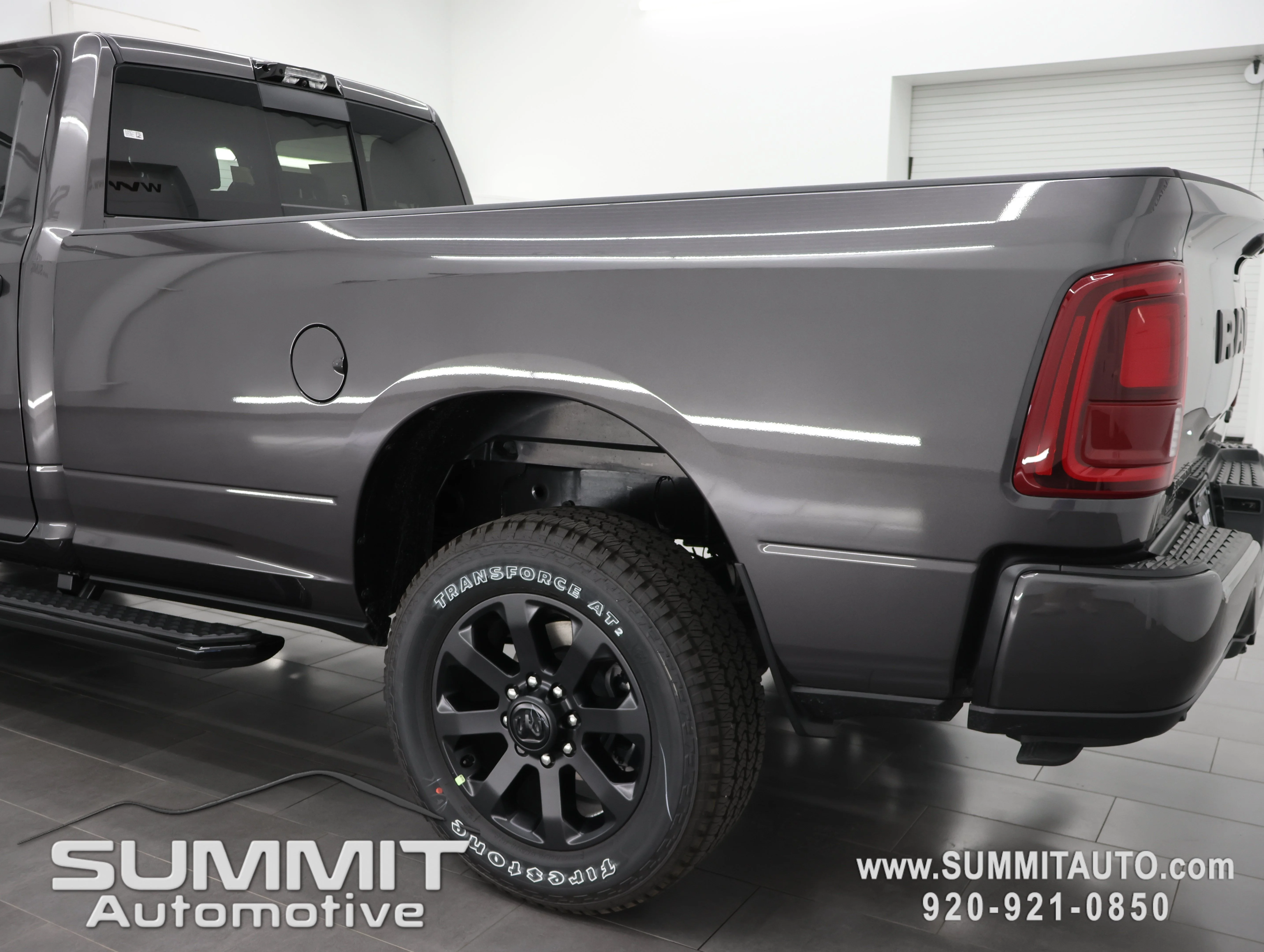 New 2026 Granite Crystal Metallic Clear-Coat Exterior Paint RAM Big Horn image 34