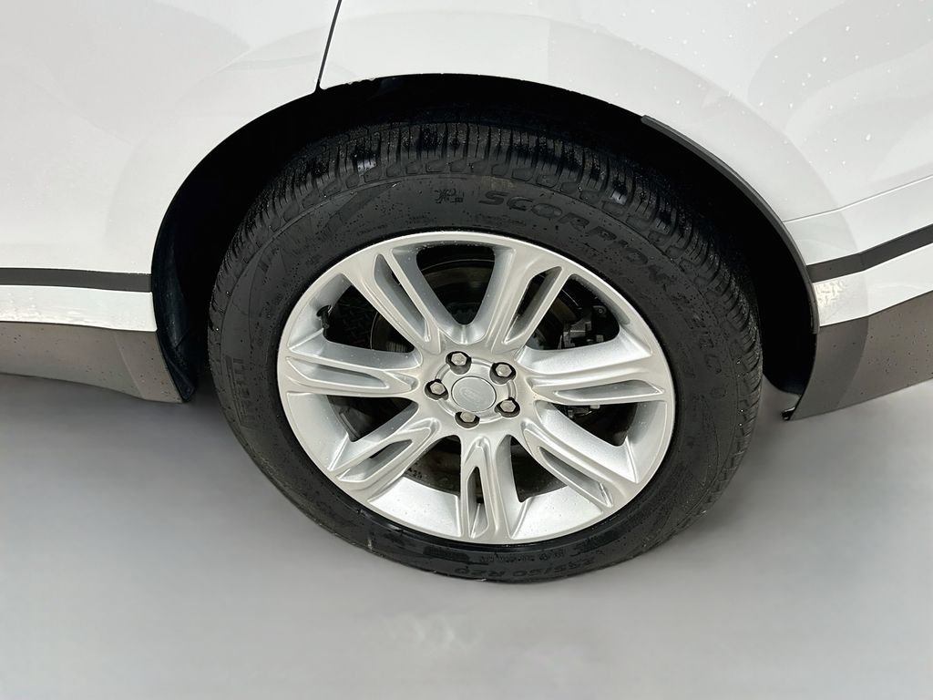 Used 2025 White Land Rover S image 34