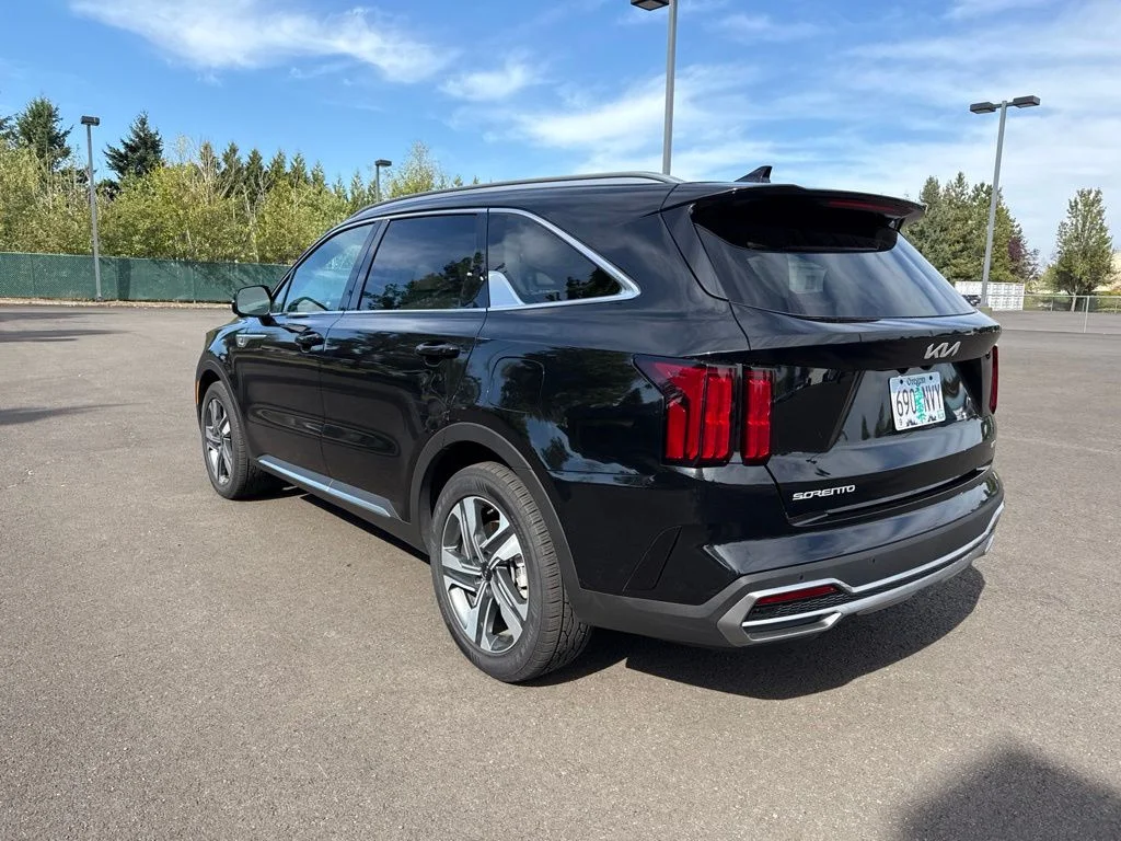 Used 2023 Aurora Black Kia SX Prestige image 5