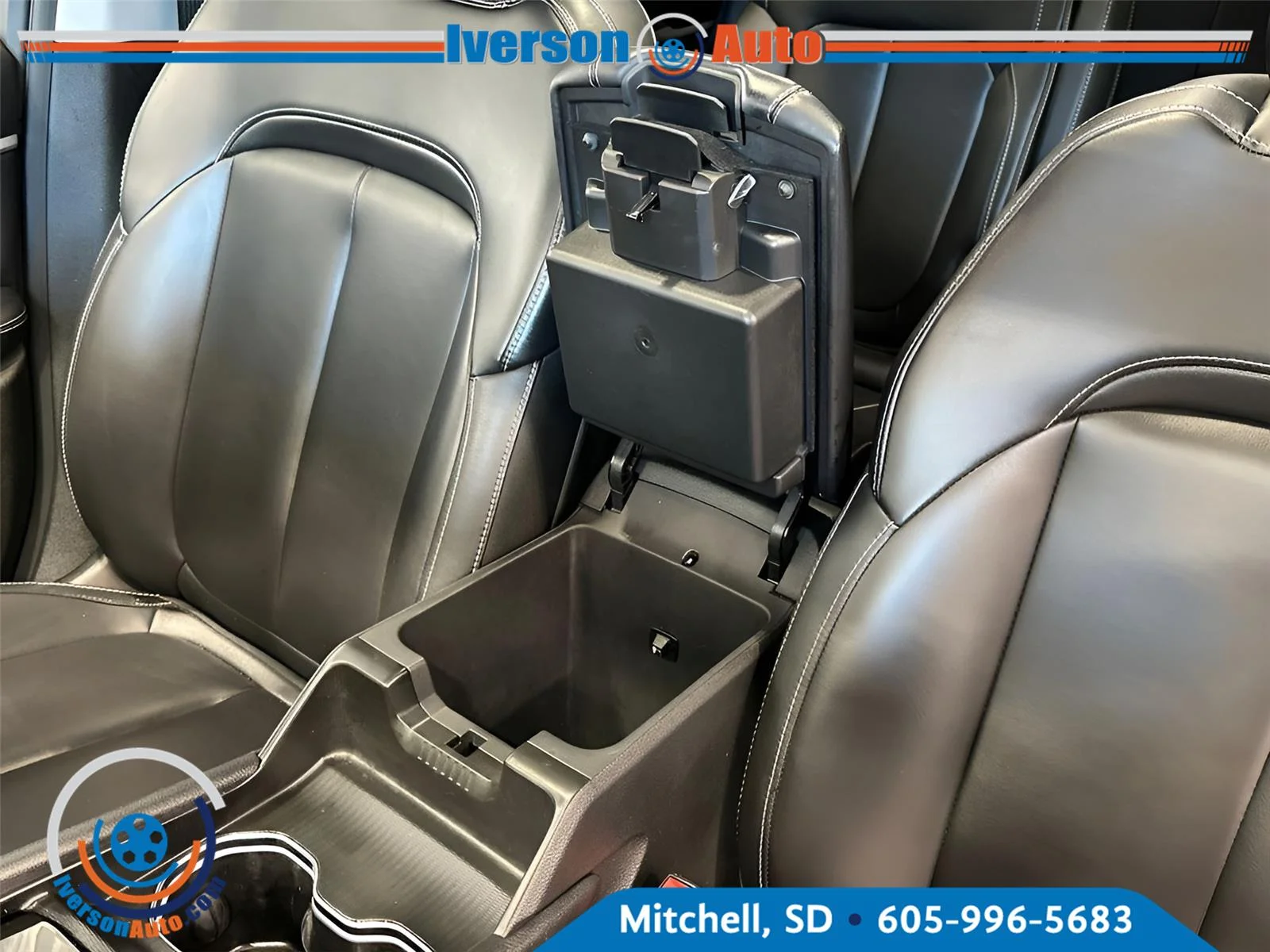 Used 2023 Diamond Black Crystal Pearlcoat Jeep Limited image 25