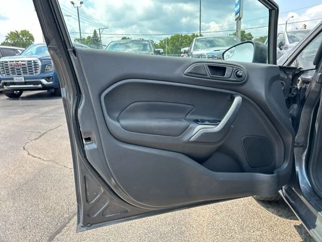 Used 2018 Gray Ford SE image 23