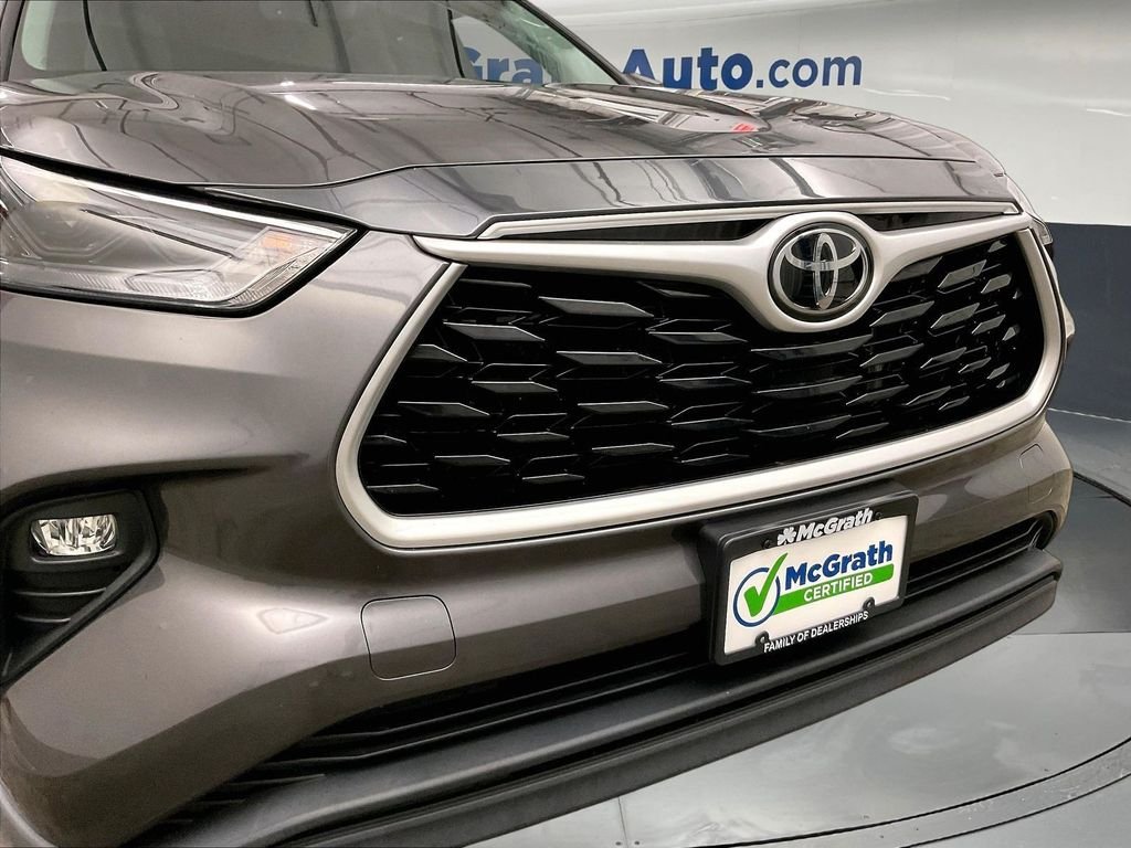 Used 2022 Gray Toyota XLE image 33