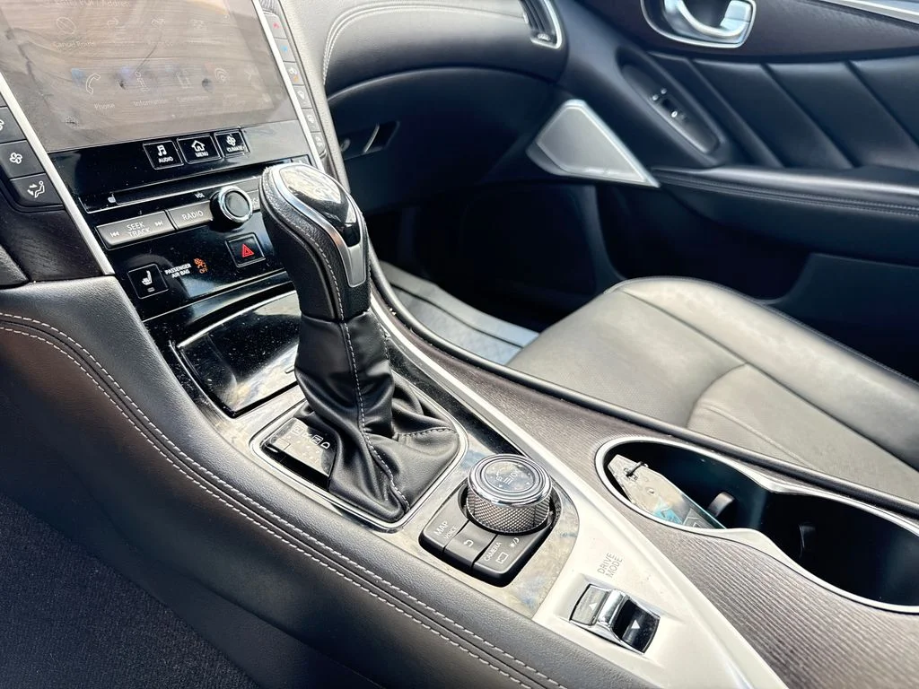 Used 2022 White INFINITI SENSORY image 25