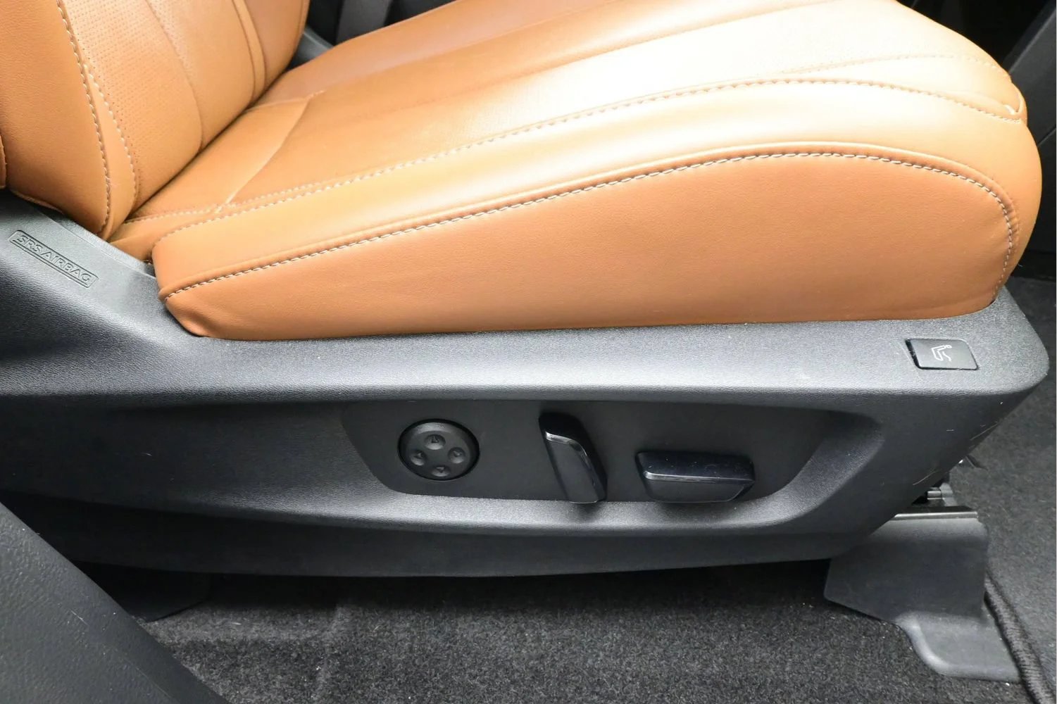 Used 2025 Majestic White INFINITI SENSORY image 16