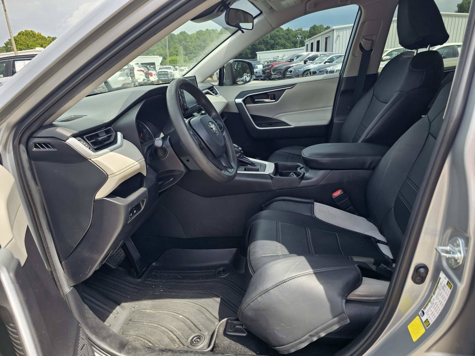 Used 2021 Silver Toyota XLE image 17