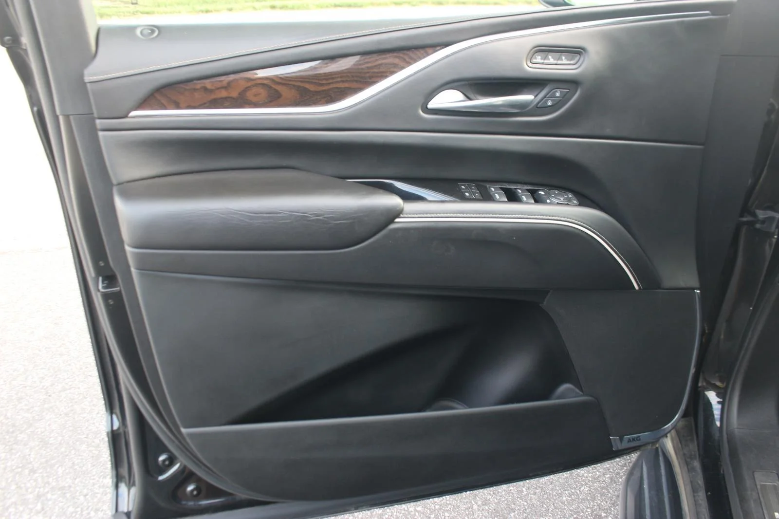 Used 2021 BLACK RAVEN Cadillac Sport Platinum image 10