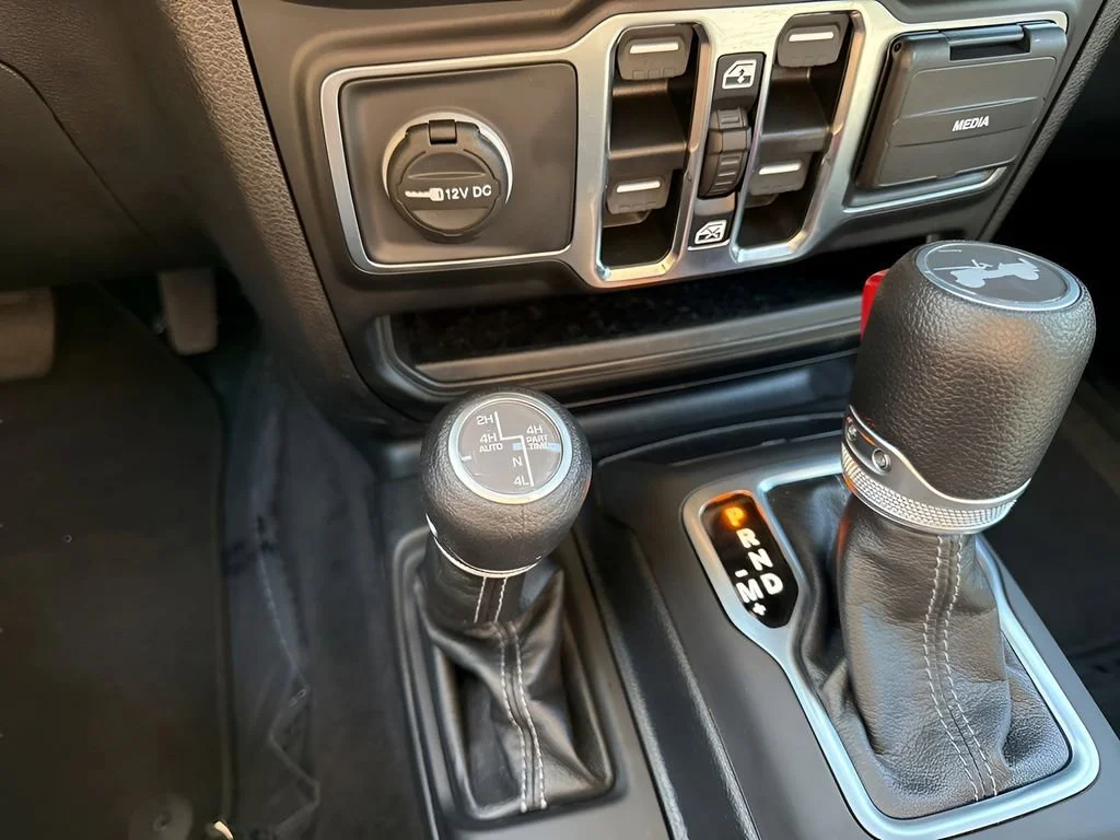 Used 2025 Black Jeep Sahara image 21