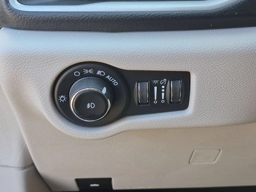 Used 2023 White Chrysler Touring L image 16
