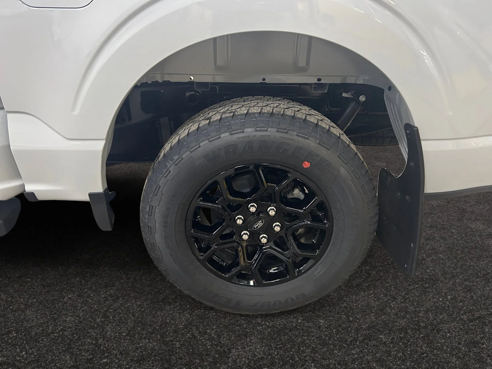 New 2026 Avalanche Ford XLT image 9