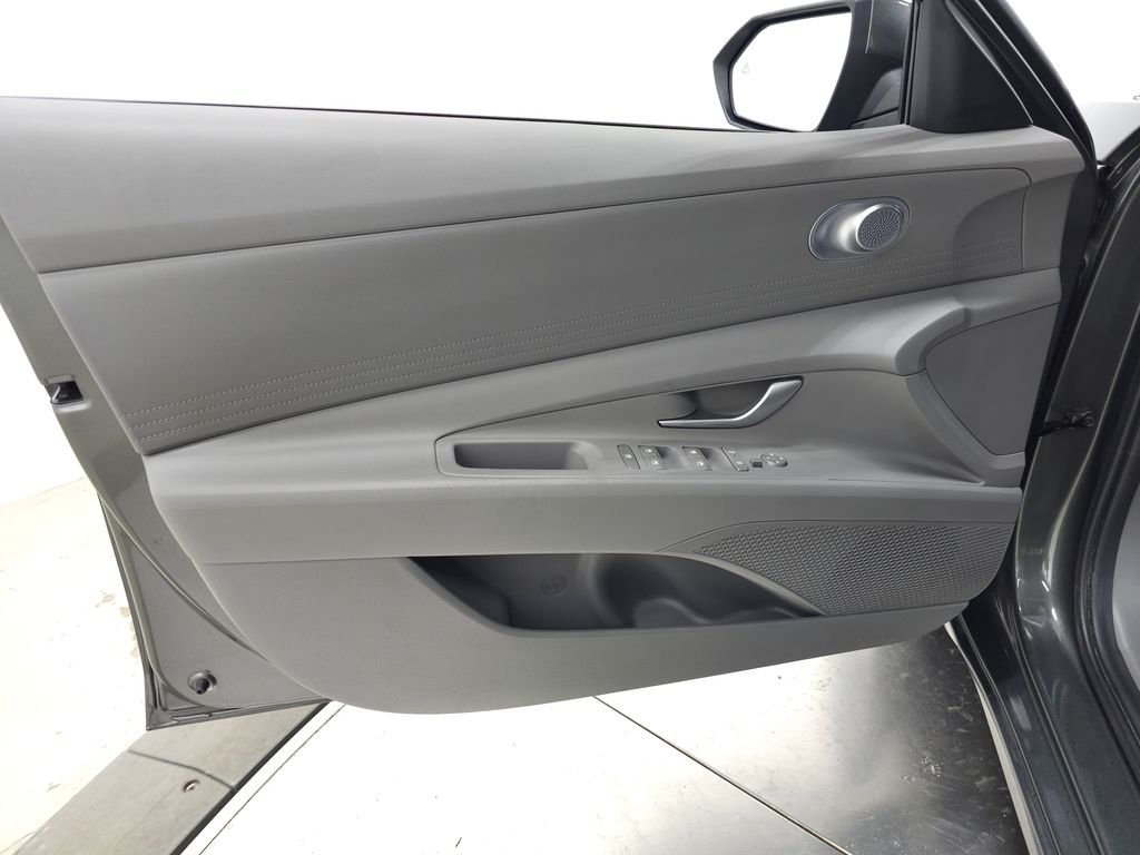 2024 Hyundai Elantra SE - Photo 15