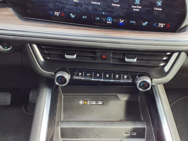 Used 2025 Summit White Chevrolet LT image 17