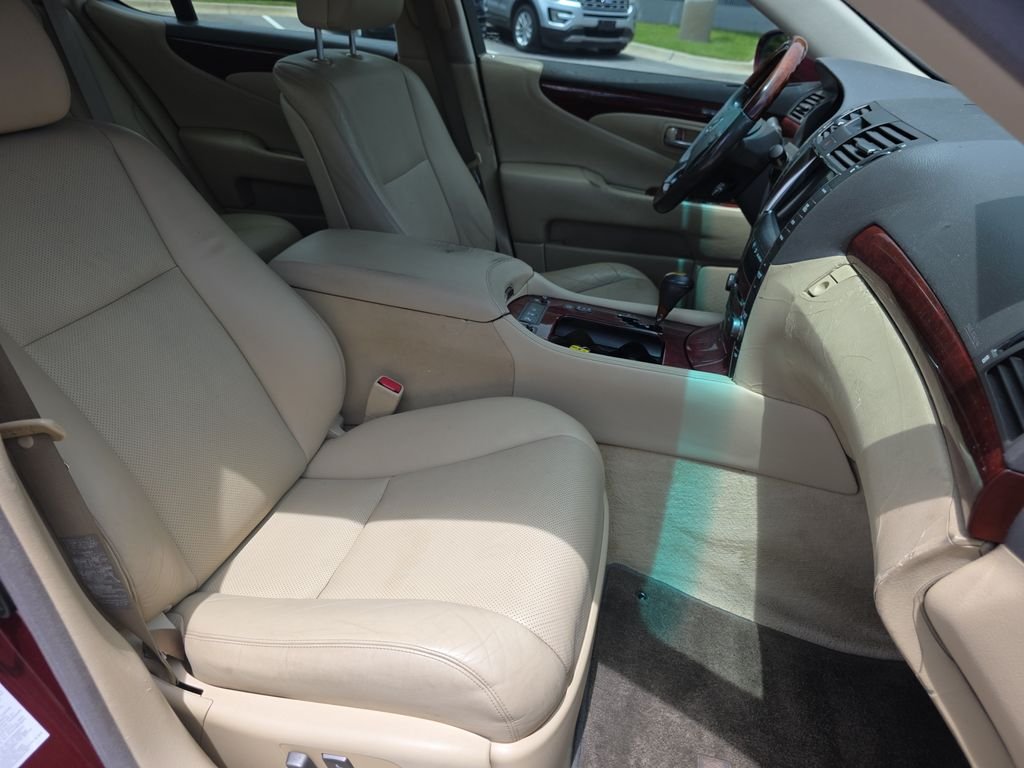 Used 2008  Lexus 460 image 37