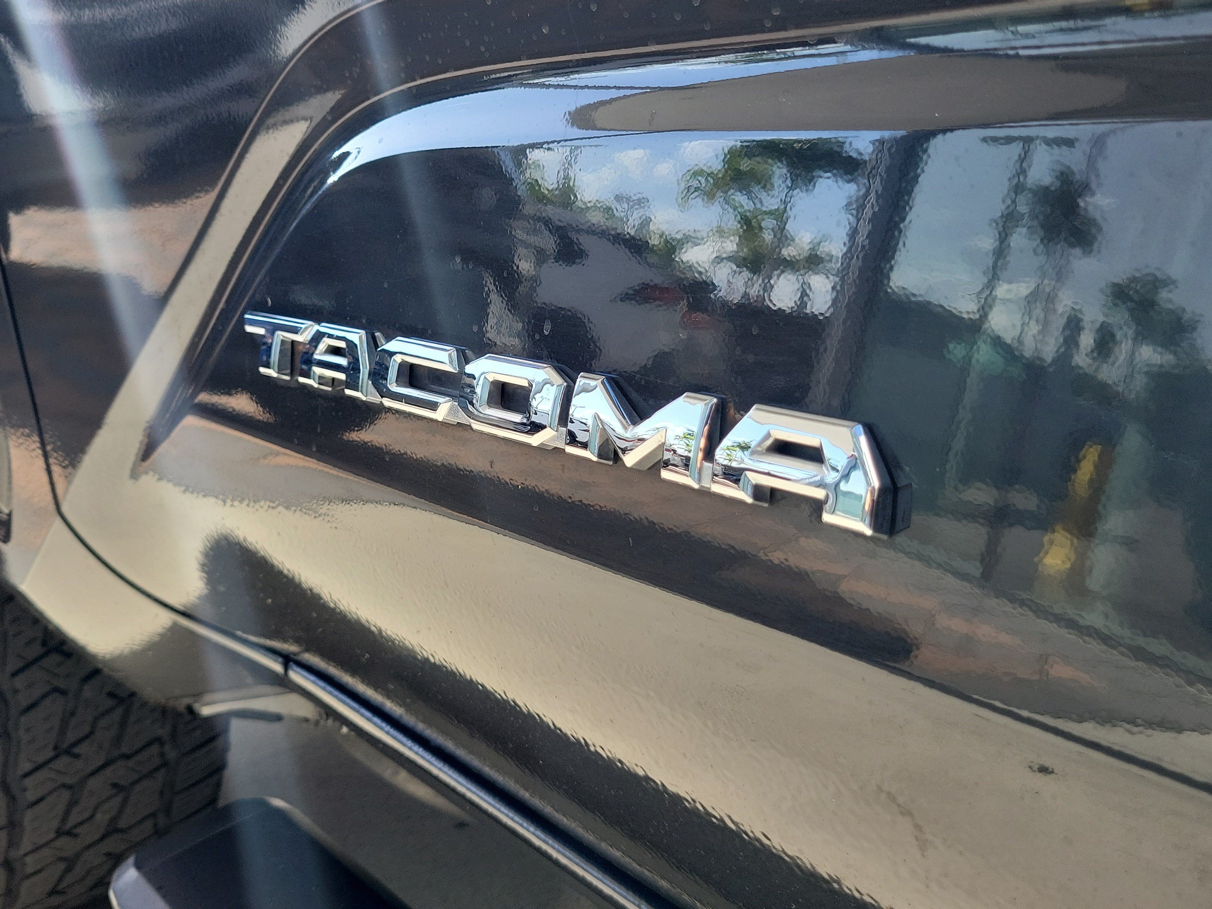 Used 2025 Underground Toyota SR5 image 10