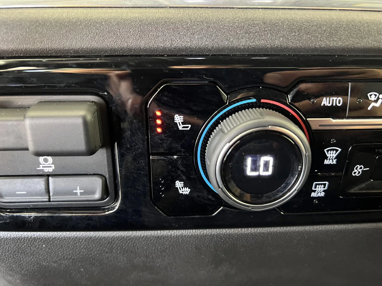 Used 2023 Summit White Chevrolet RST image 18