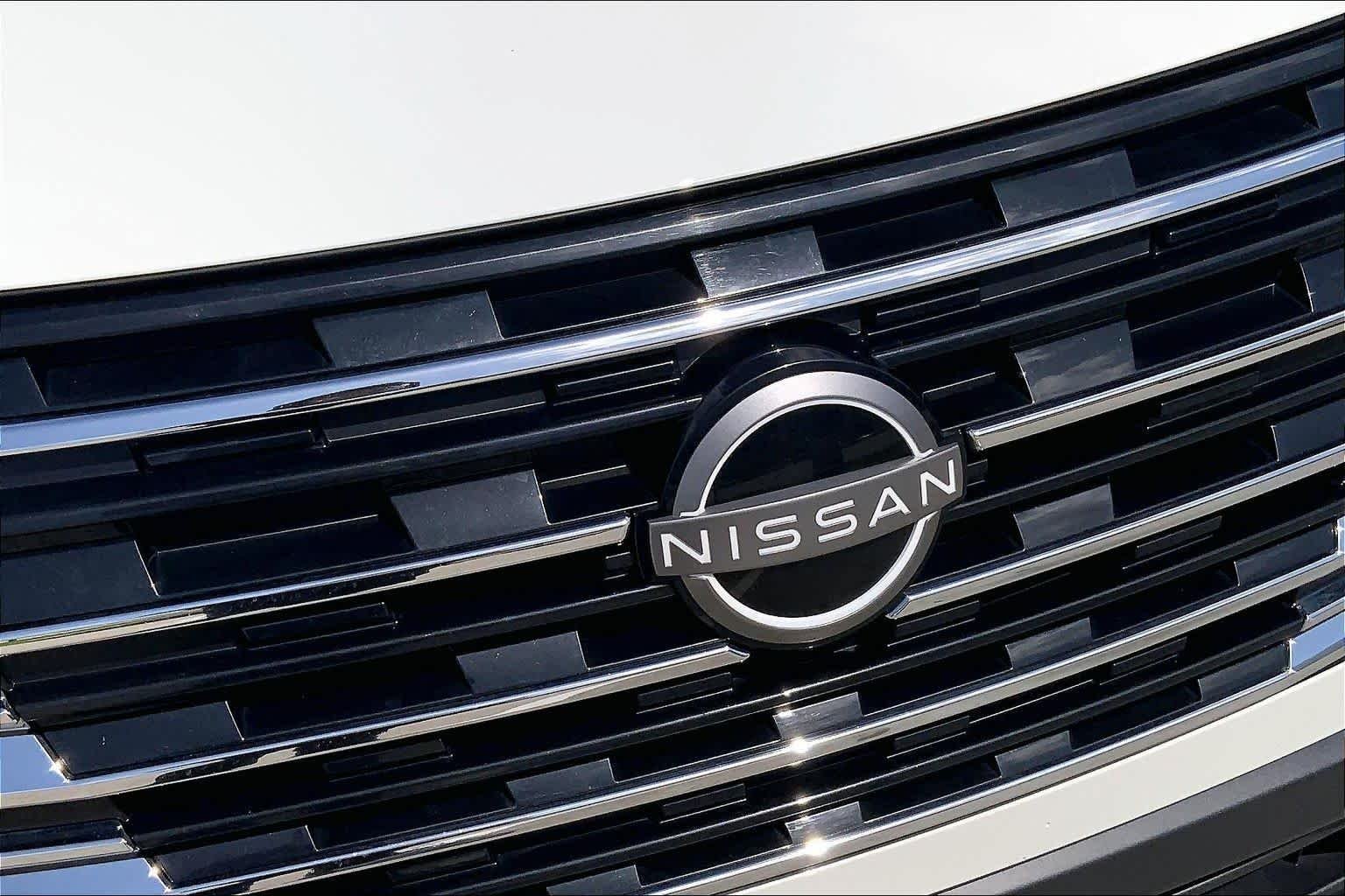 Used 2024 Glacier White Nissan S image 29