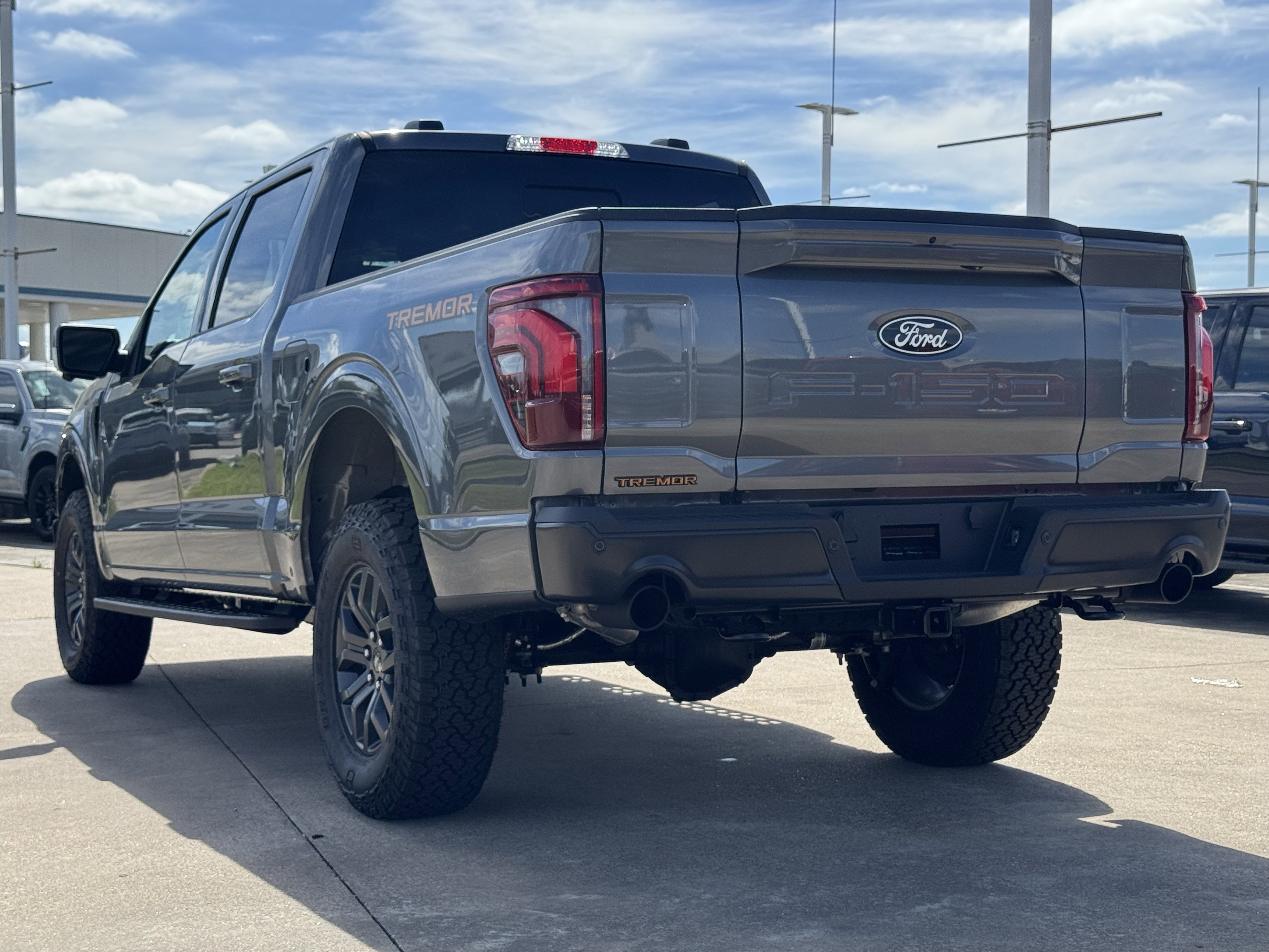 New 2026 Carbonized Gray Metallic Ford Tremor image 7