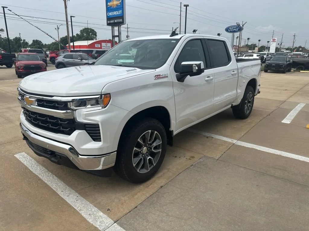 New 2026 Summit White Chevrolet LT image 28