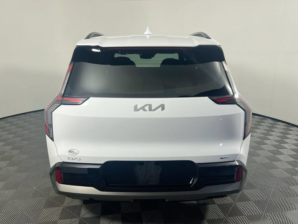 New 2026 Glacial White Pearl / Black Ro Kia GT-Line AWD image 4