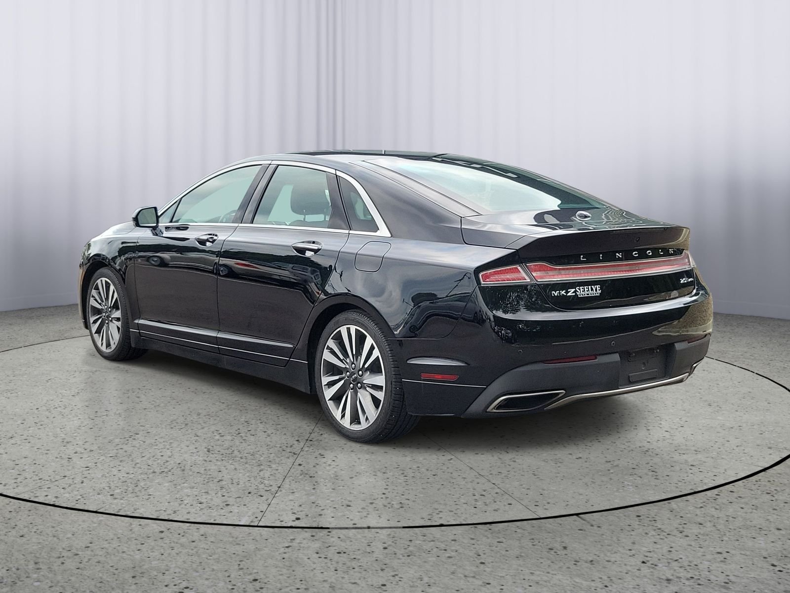 Used 2017 Black Lincoln Reserve image 4
