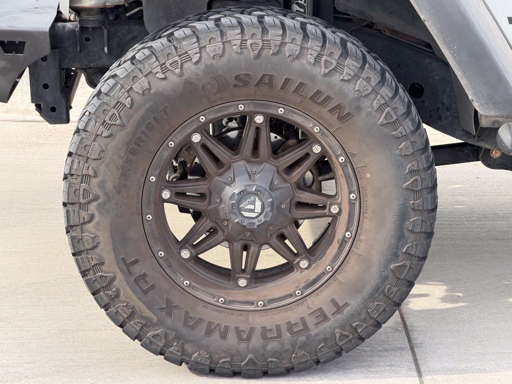Used 2012 Silver Jeep Unlimited Sport S image 11