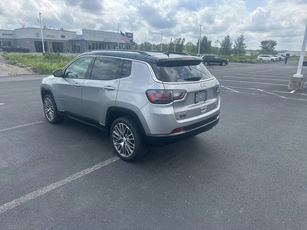 Used 2022 Silver Jeep Limited image 6