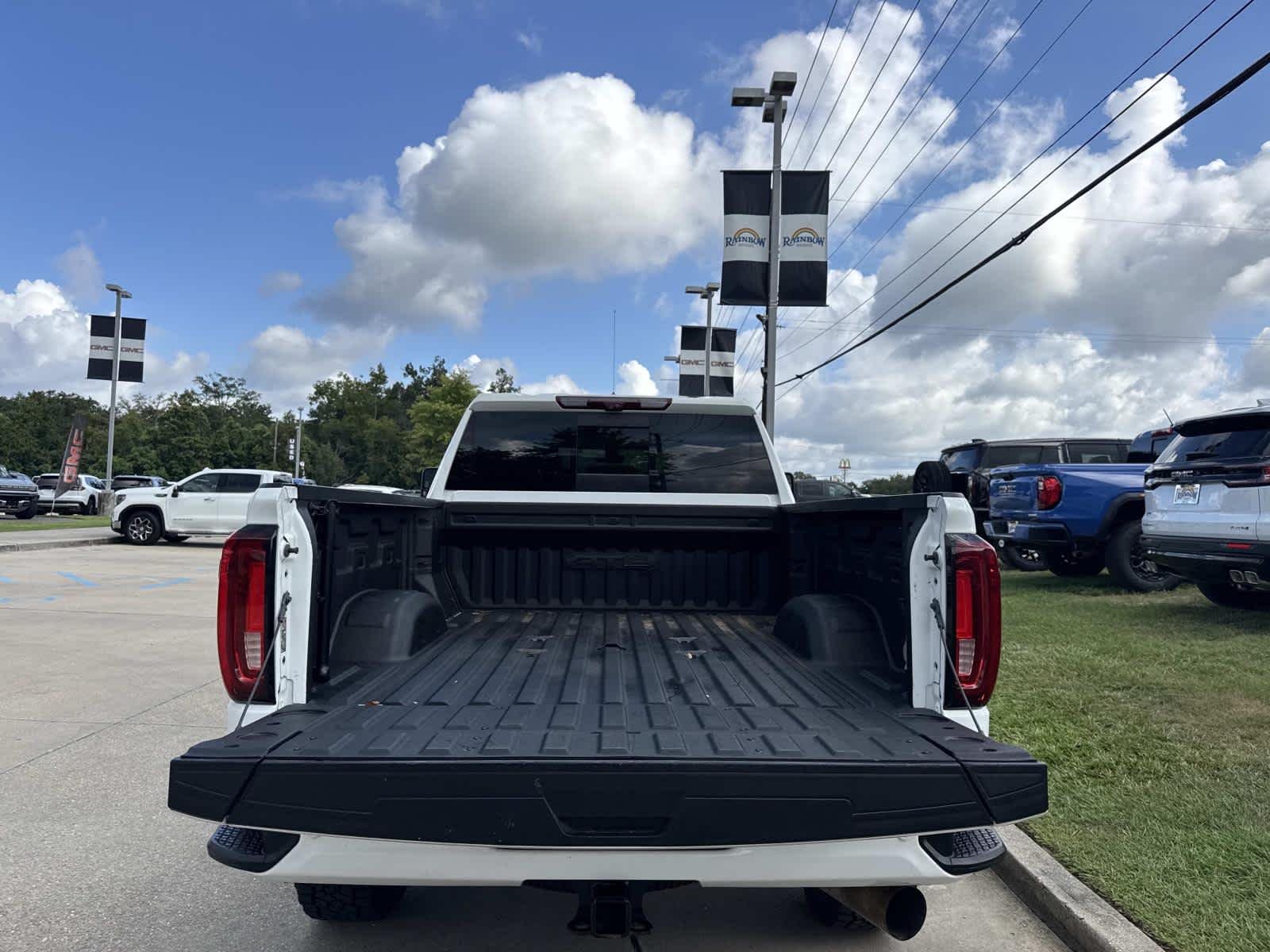 Used 2023 SUMMIT WHITE GMC AT4 image 7