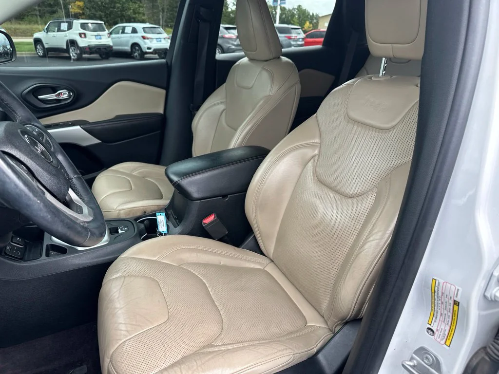 Used 2017 White Jeep Limited image 3